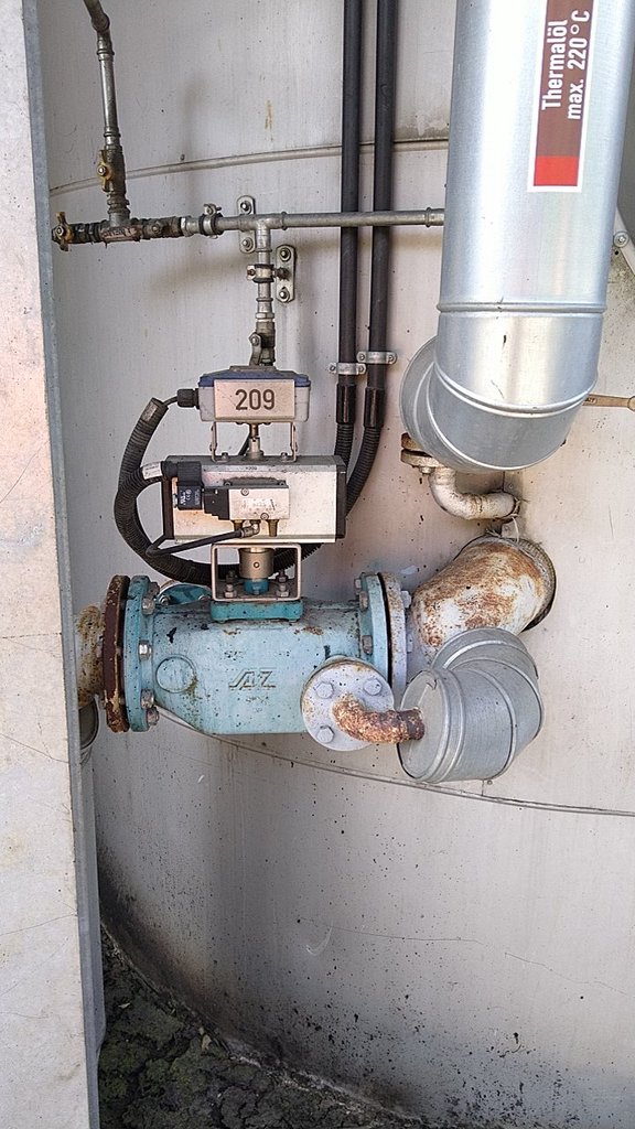 Heated ball valve 209